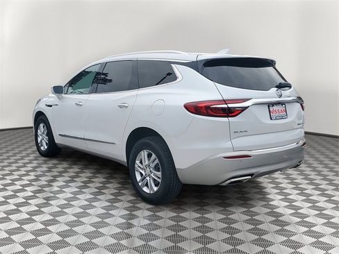 Used 2018 Buick Enclave Essence image 4