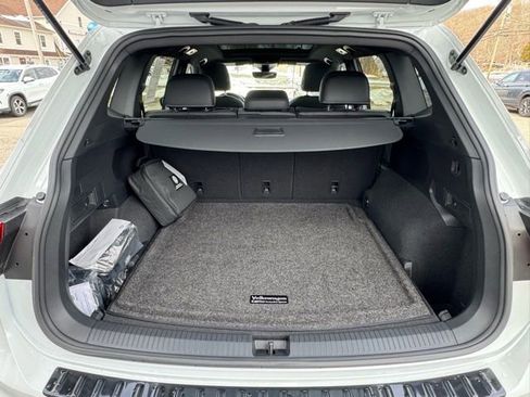 Certified 2023 Volkswagen Tiguan SE R-Line image 17