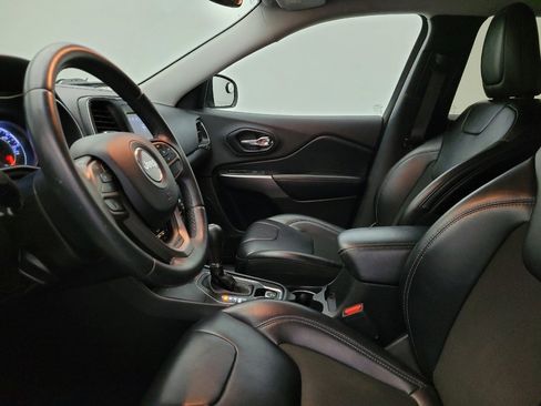 Used 2019 Jeep Cherokee Latitude Plus w/ Comfort/Convenience Group image 17