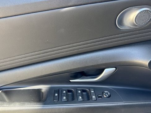Used 2021 Hyundai Elantra SEL w/ Convenience Package FWD image 11