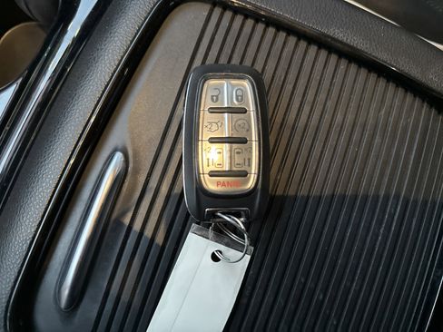 Used 2021 Chrysler Pacifica Limited w/ S Appearance Package image 23