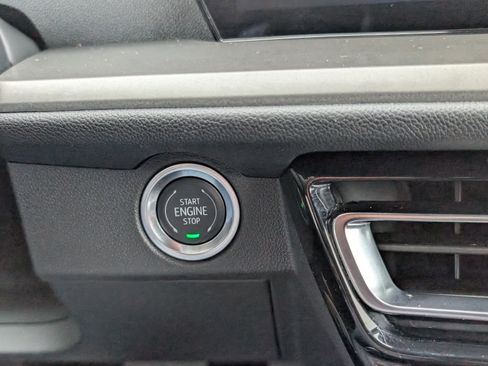Certified 2025 Chevrolet Traverse LT FWD image 26