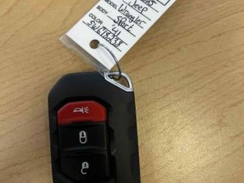 Used 2025 Jeep Wrangler Sport AWD/4WD image 9