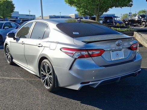 Used 2020 Toyota Camry SE FWD image 4