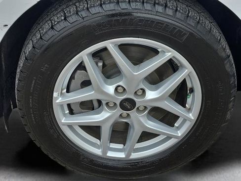 Used 2024 Ford Edge SEL w/ Convenience Package AWD/4WD image 9