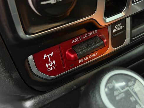 Used 2024 Jeep Wrangler Unlimited AWD/4WD image 17