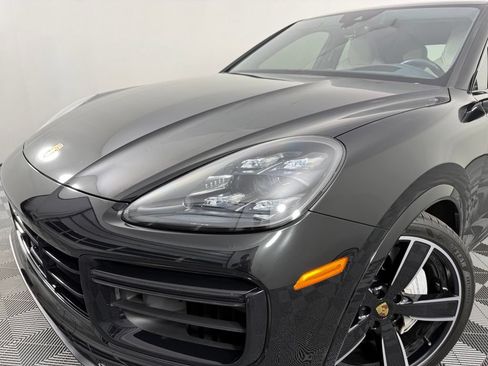 Certified 2023 Porsche Cayenne Turbo AWD/4WD image 11