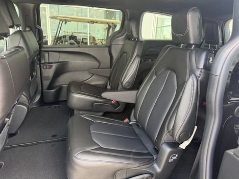 New 2027 Chrysler Pacifica Select FWD image 21