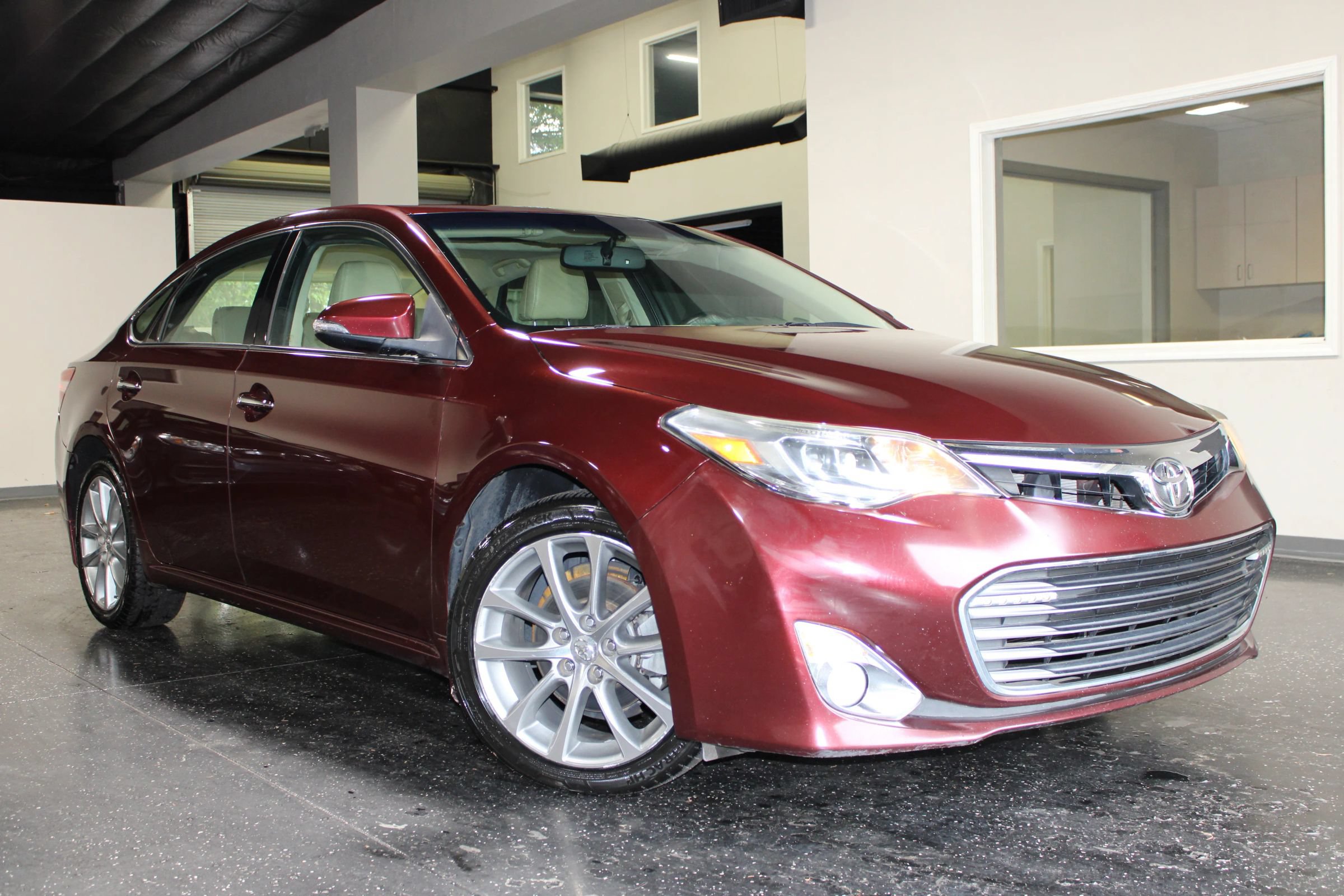 Used 2014 Toyota Avalon XLE Touring FWD image 39