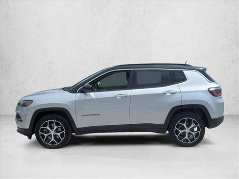 Used 2024 Jeep Compass Limited AWD/4WD image 9