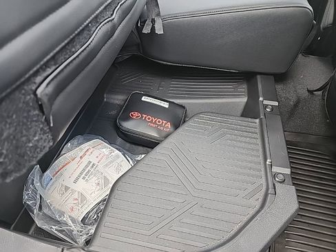 Used 2025 Toyota Tacoma TRD Off-Road image 35