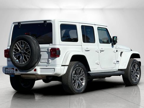 Used 2022 Jeep Wrangler Unlimited Sahara image 3