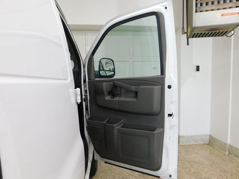 Used 2021 Chevrolet Express 2500 w/ Driver Convenience Package RWD image 59