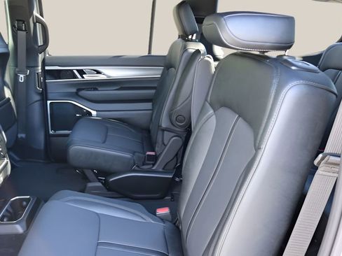New 2026 Jeep Grand Wagoneer Limited AWD/4WD image 17
