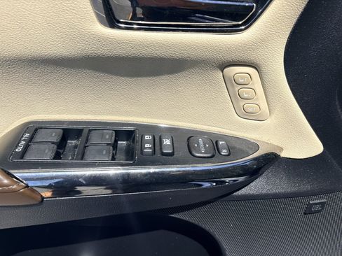 Used 2017 Toyota Avalon Limited w/ Carpet Mat Package FWD image 13