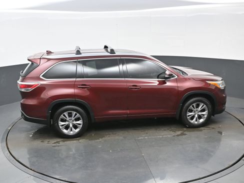 Used 2015 Toyota Highlander XLE image 41