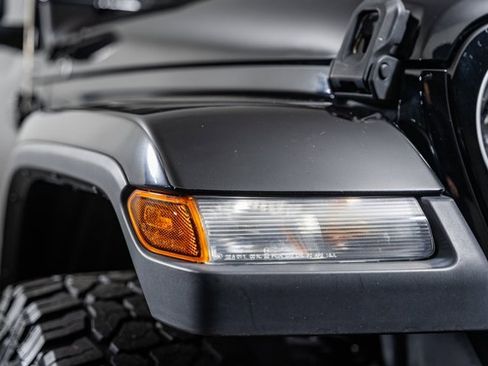 Used 2020 Jeep Wrangler Unlimited Sahara image 16