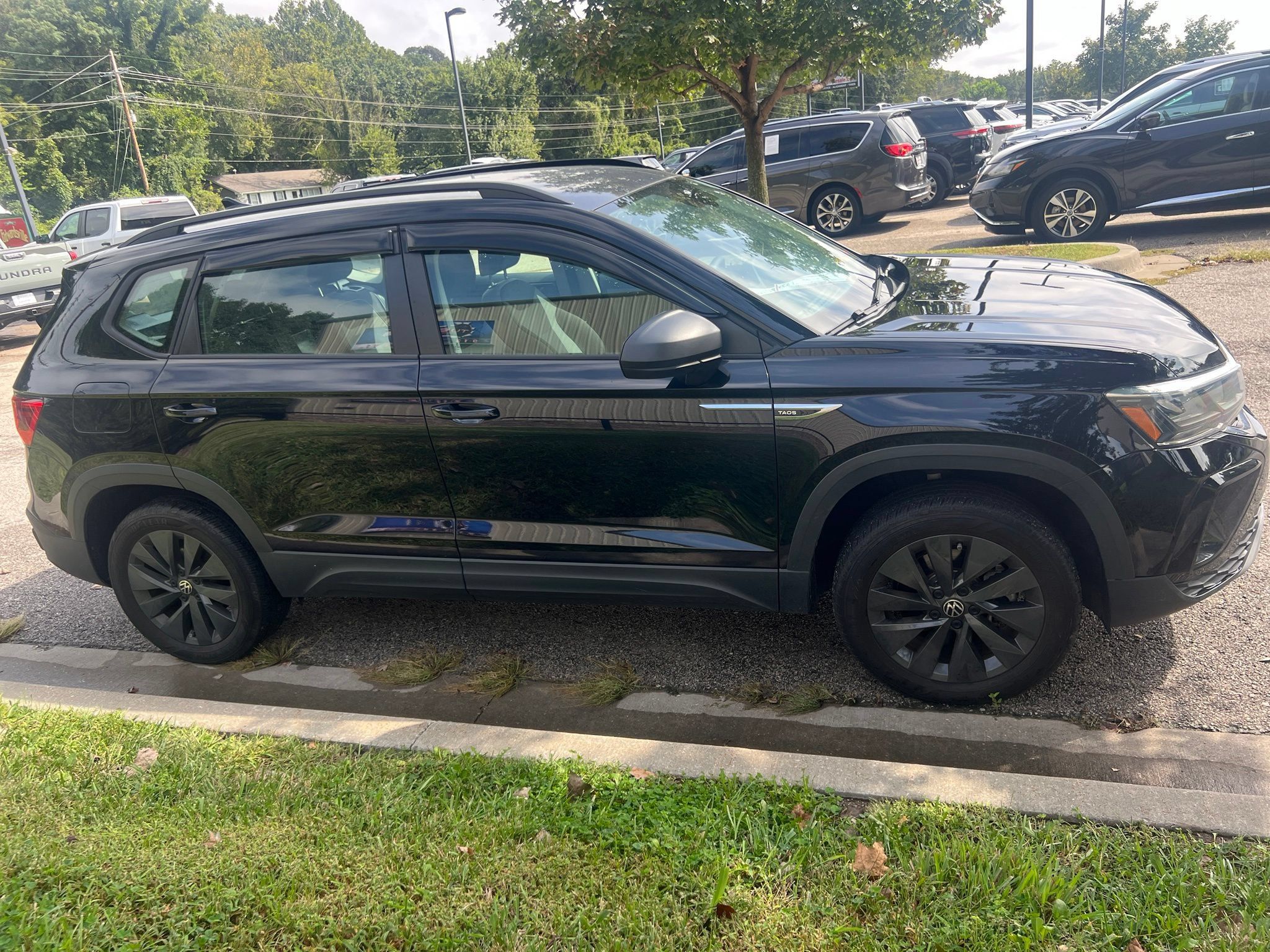 Used 2024 Volkswagen Taos S FWD image 4