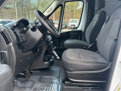 Used 2025 RAM ProMaster 2500 w/ Convenience Group FWD image 10