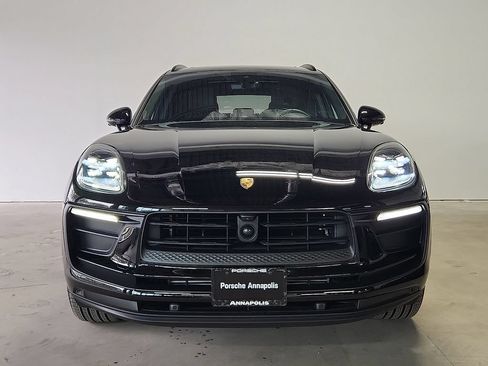 Certified 2026 Porsche Macan AWD/4WD image 8