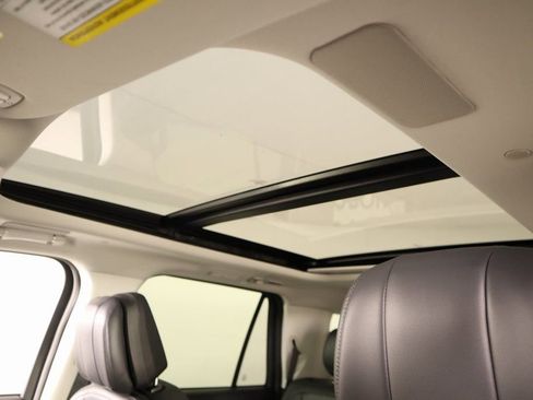 New 2025 Lincoln Navigator Reserve image 16