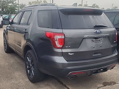 Used 2017 Ford Explorer XLT w/ XLT Appearance Package AWD/4WD image 3
