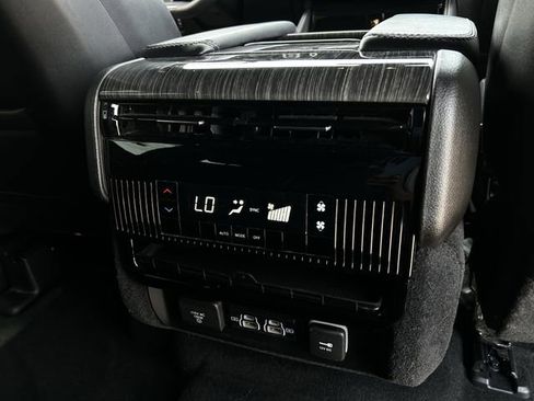 Used 2022 Jeep Wagoneer Series II AWD/4WD image 30