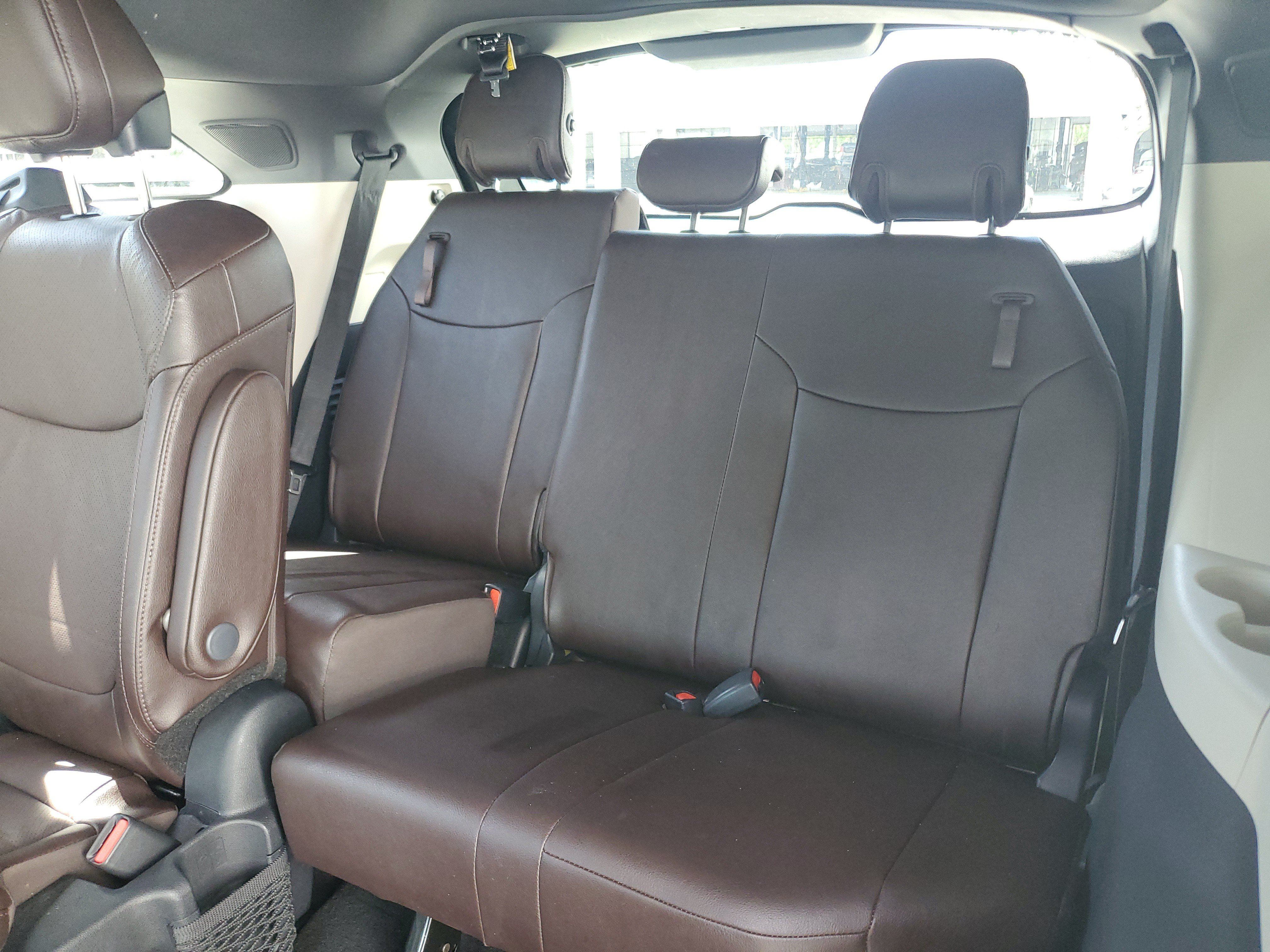 Used 2023 Toyota Sienna Platinum AWD/4WD image 11