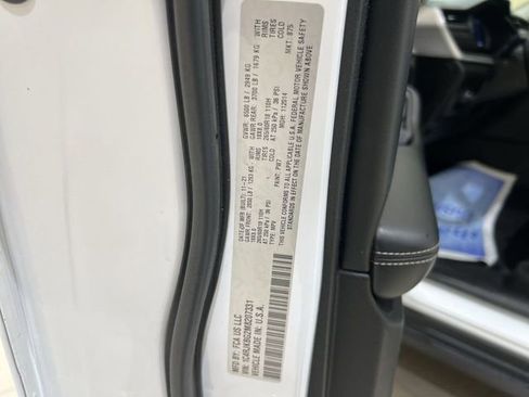 Used 2021 Jeep Grand Cherokee L Limited AWD/4WD image 31