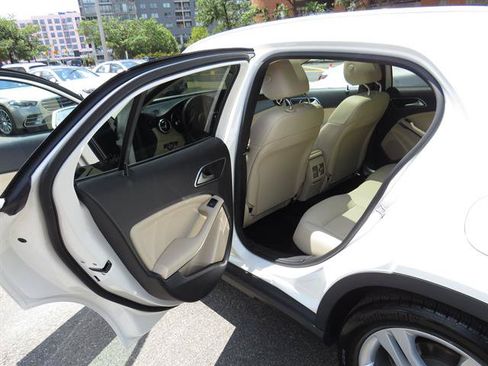 Certified 2020 Mercedes-Benz GLA 250 4MATIC image 23