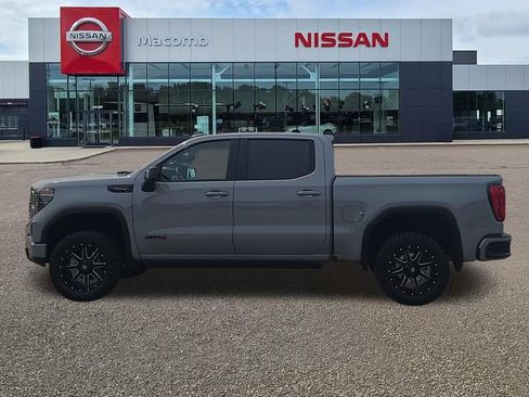 Used 2024 GMC Sierra 1500 AT4 w/ Technology Package AWD/4WD image 4