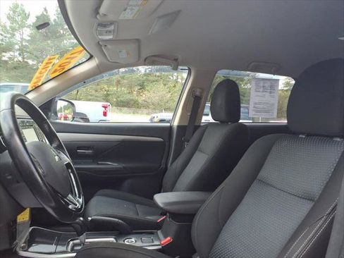 Used 2017 Mitsubishi Outlander ES AWD/4WD image 10