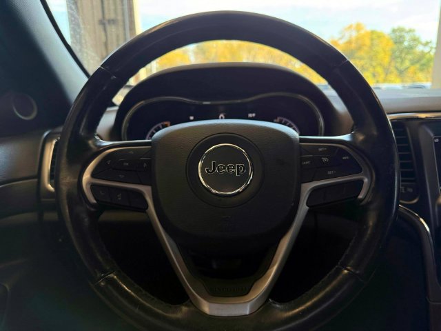Certified 2020 Jeep Grand Cherokee Laredo w/ Security & Convenience Group AWD/4WD image 19