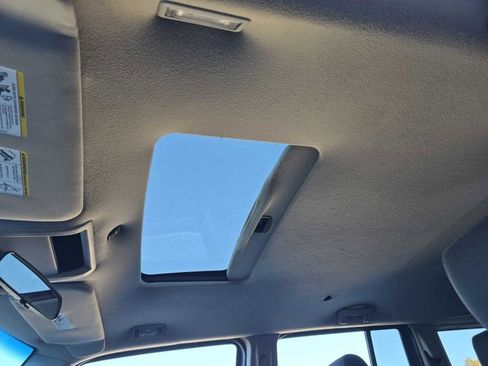 Used 2008 Jeep Commander Sport image 10