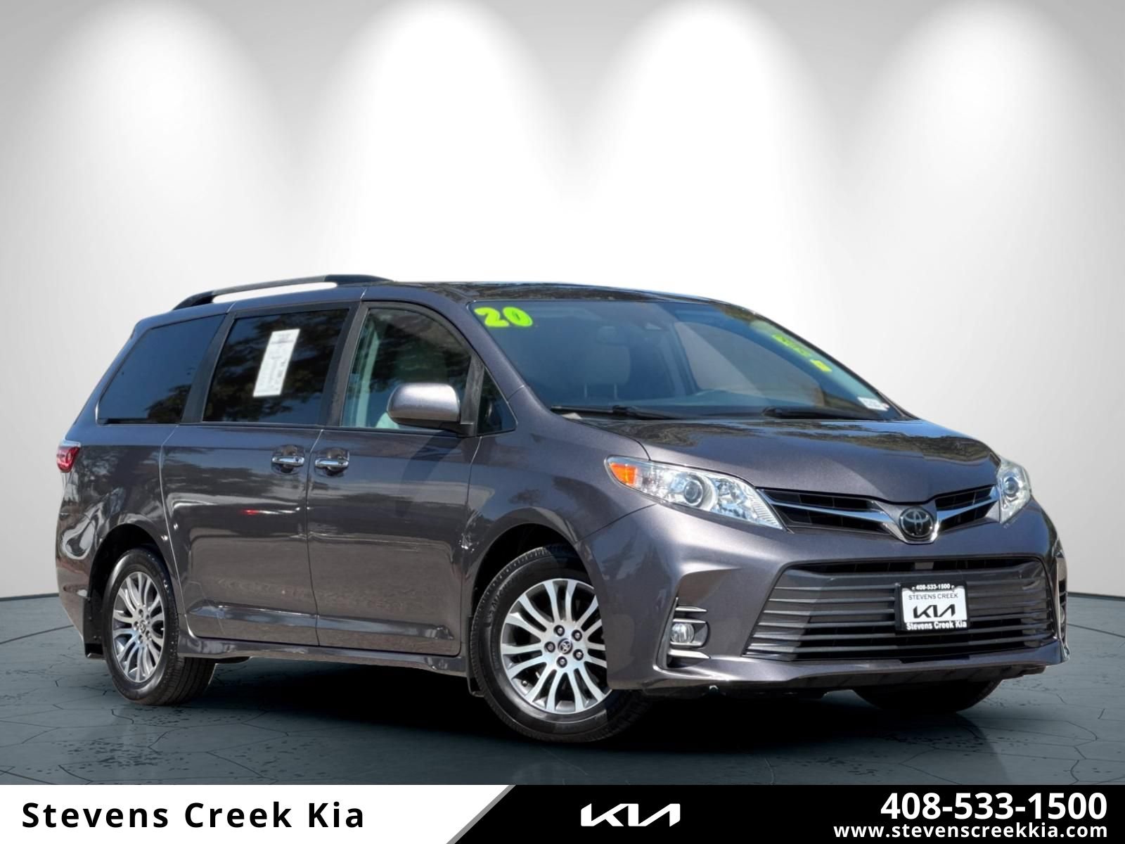 Used 2020 Toyota Sienna XLE w/ XLE Navigation Package FWD image 1