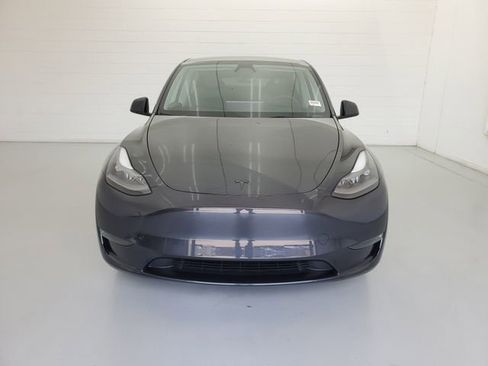 Used 2024 Tesla Model Y 2WD image 3