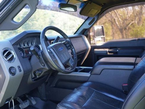 Used 2011 Ford F250 Lariat w/ Lariat Interior Pkg image 16