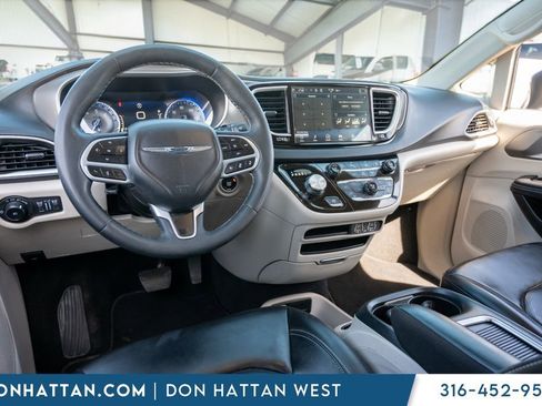 Used 2023 Chrysler Pacifica Touring-L FWD image 22