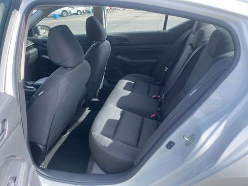 Used 2025 Nissan Altima 2.5 SV FWD image 14