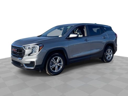 Used 2023 GMC Terrain SLE image 1
