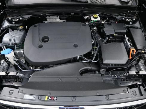 Certified 2024 Volvo XC40 B5 Plus w/ Protection Package Premier AWD/4WD image 13