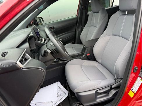 Used 2024 Toyota Corolla Cross AWD Hybrid image 20