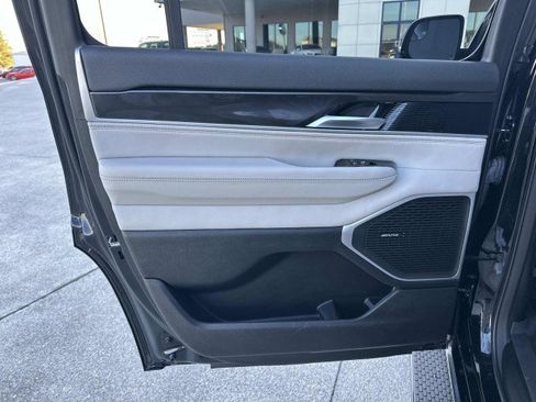 Used 2023 Jeep Wagoneer 4WD image 21