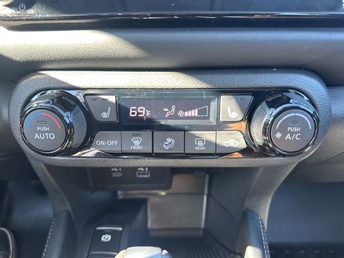 Used 2021 Nissan Kicks SR w/ SR Premium Package image 17