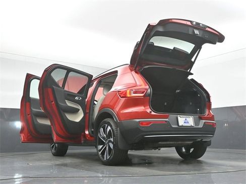 Used 2023 Volvo XC40 B5 Plus w/ Protection Package Premier image 54