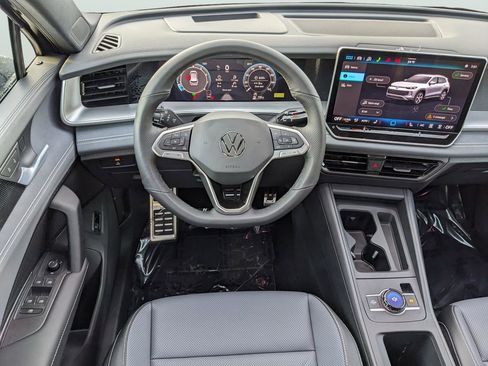 New 2026 Volkswagen Tiguan SE R-Line FWD image 14