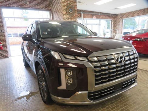 Used 2024 Hyundai Palisade SEL w/ Premium Package image 3