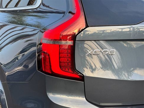 Certified 2025 Volvo XC90 B6 Plus image 27