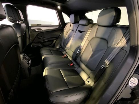 Used 2025 Porsche Macan image 24