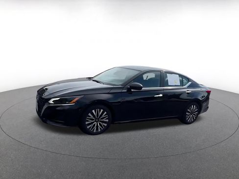 Used 2025 Nissan Altima 2.5 SV FWD image 7